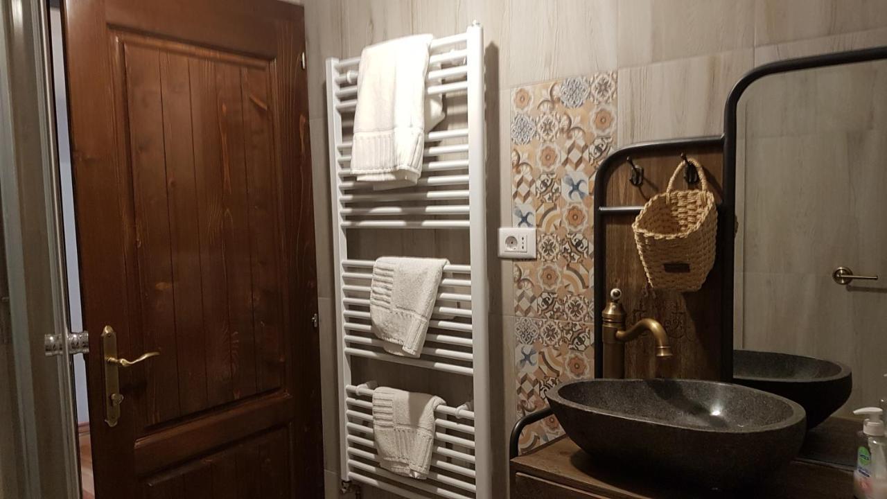 Sura Lu' Vasile. Panzió Crivina  Kültér fotó